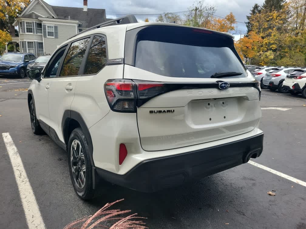 2025 Subaru Forester Premium photo 3