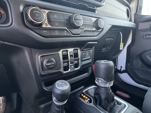 2025 Jeep Wrangler Sport photo 16