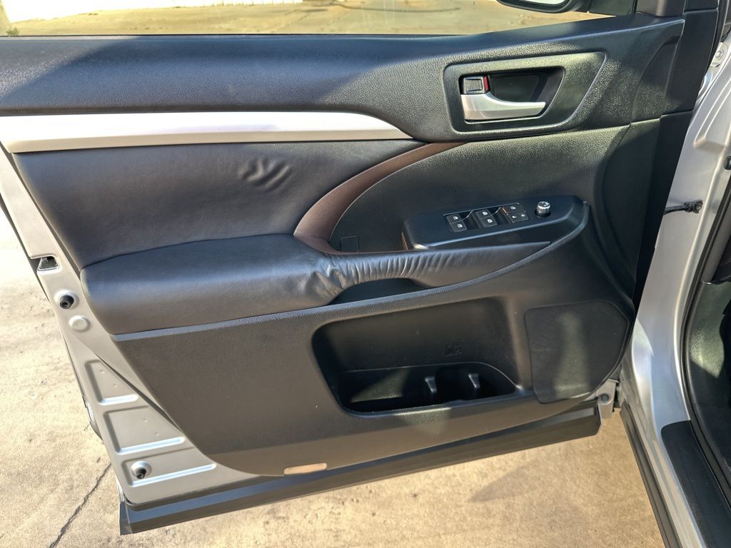 2016 Toyota Highlander XLE photo 4