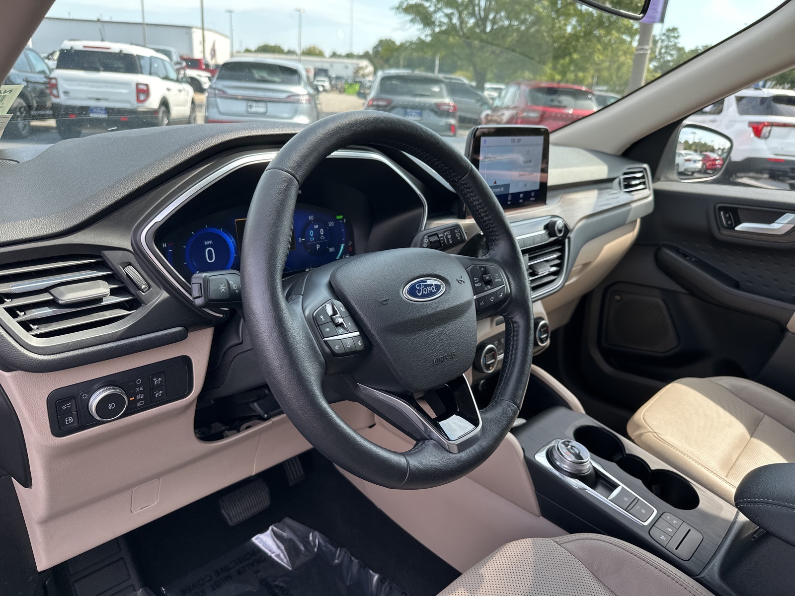 2020 Ford Escape Titanium Hybrid photo 24