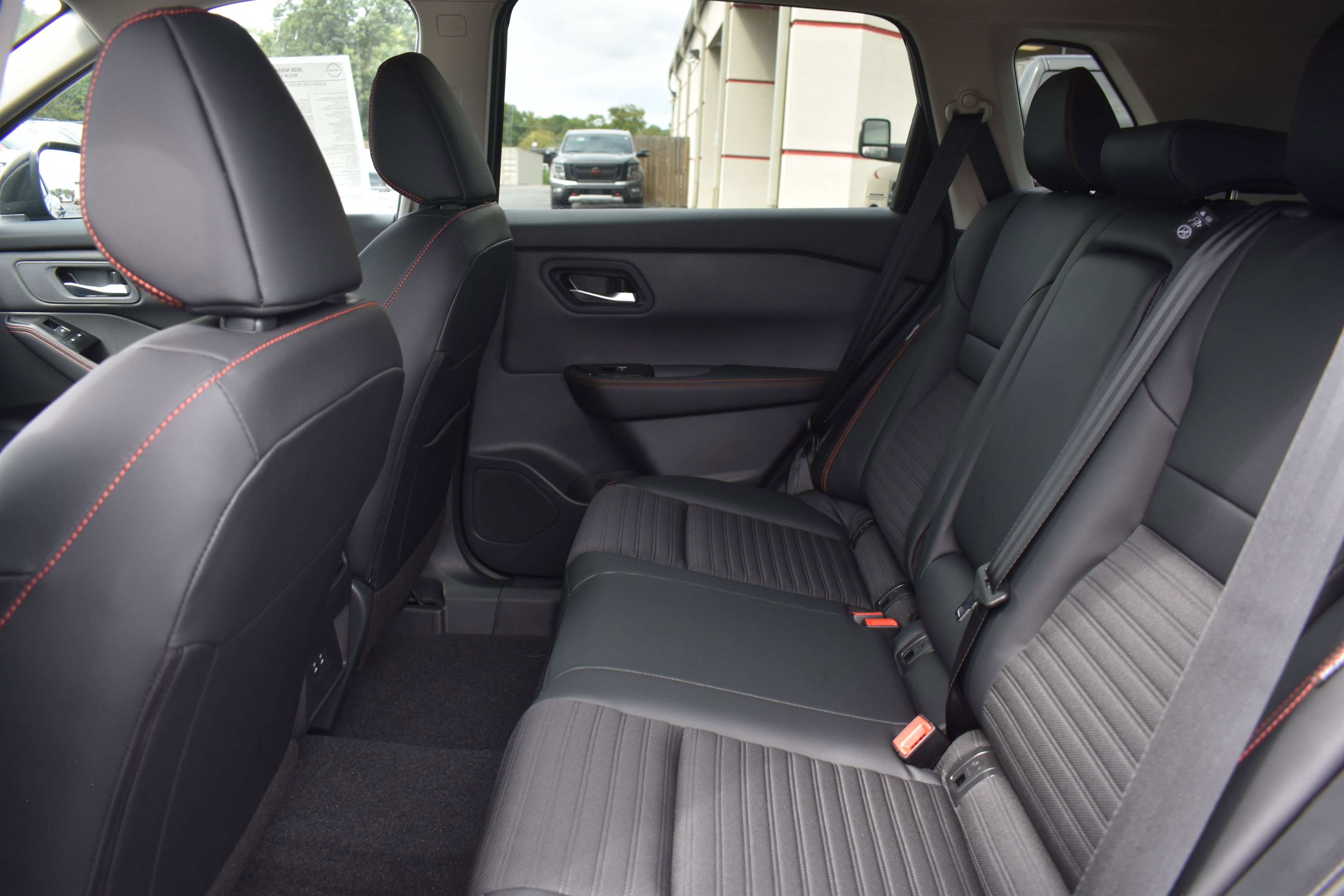 2026 Nissan Rogue SV photo 4