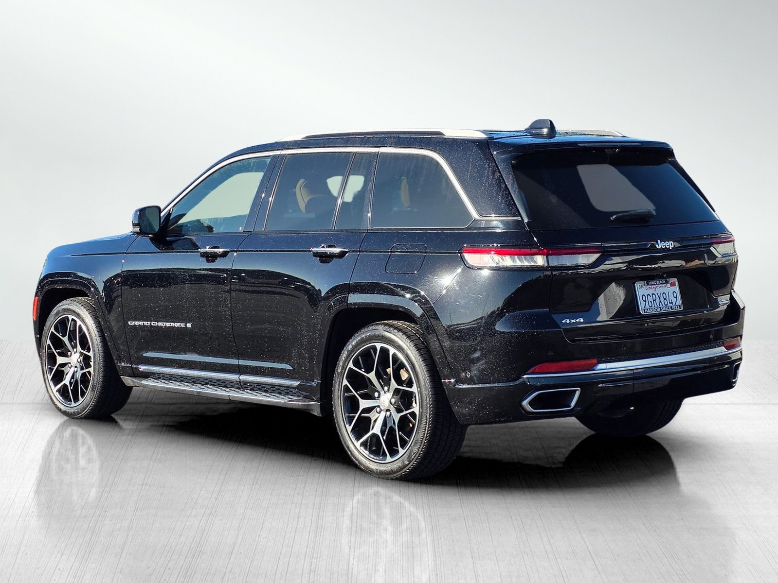 2023 Jeep Grand Cherokee Summit Reserve photo 4