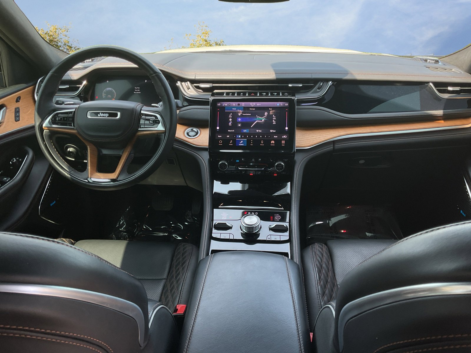 2022 Jeep Grand Cherokee Summit photo 5