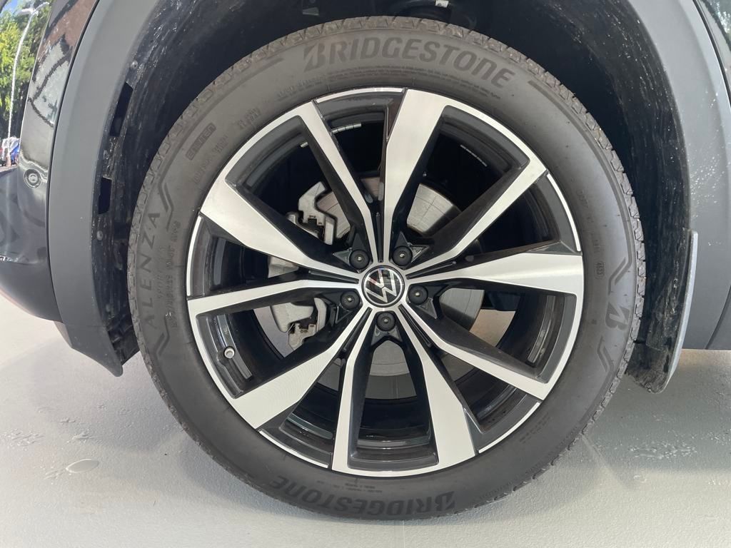 2024 Volkswagen Atlas Cross Sport SEL Premium R-Line photo 7