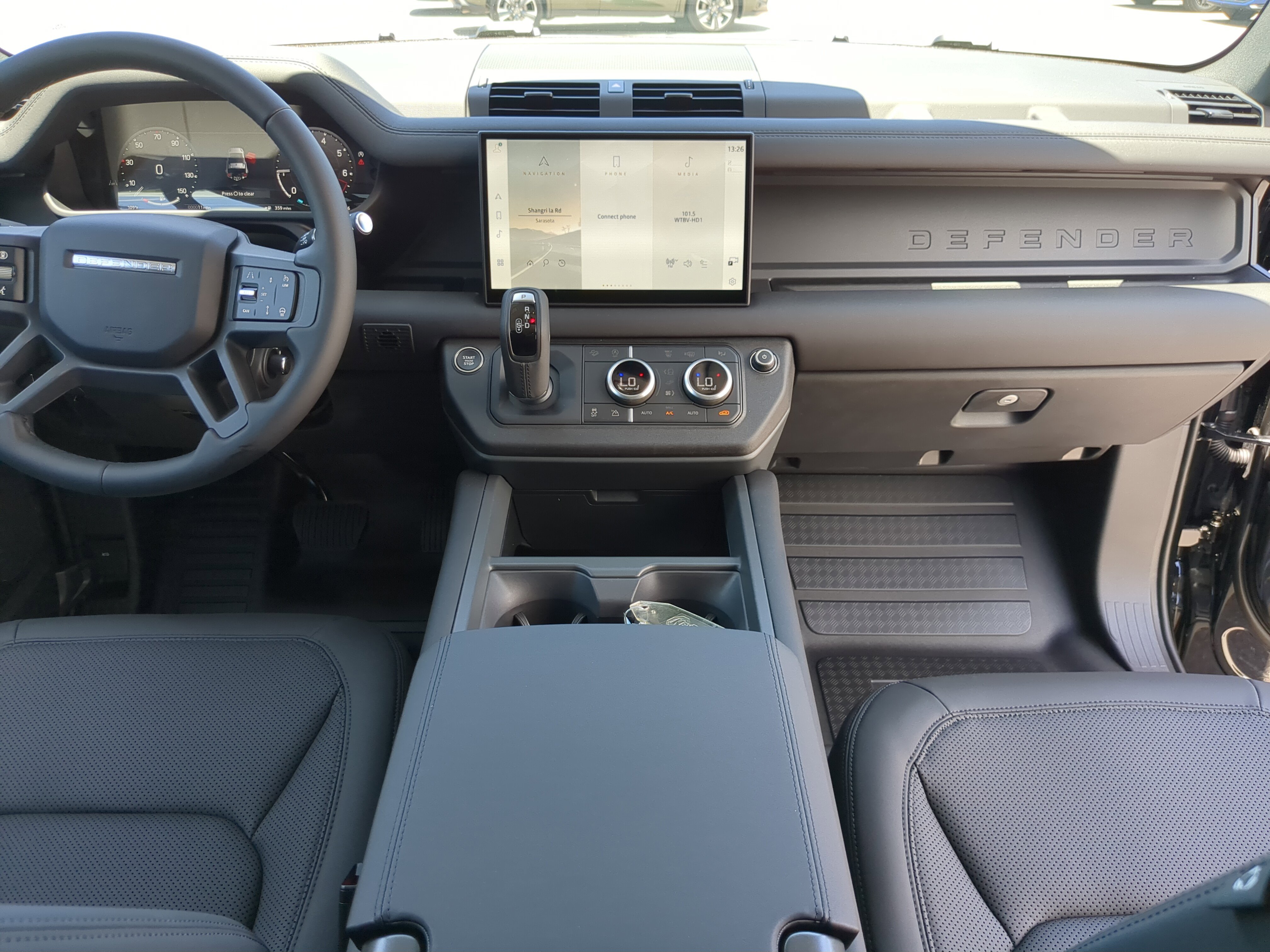 2025 Land Rover Defender 90 S photo 9