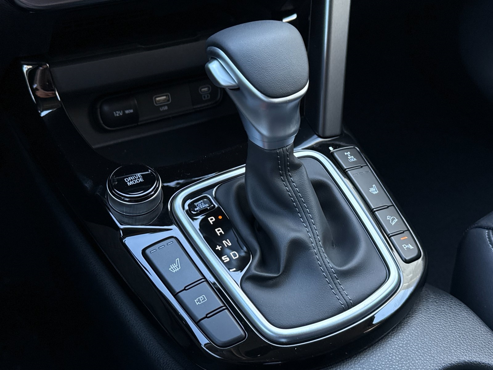 2025 Kia Seltos EX photo 17