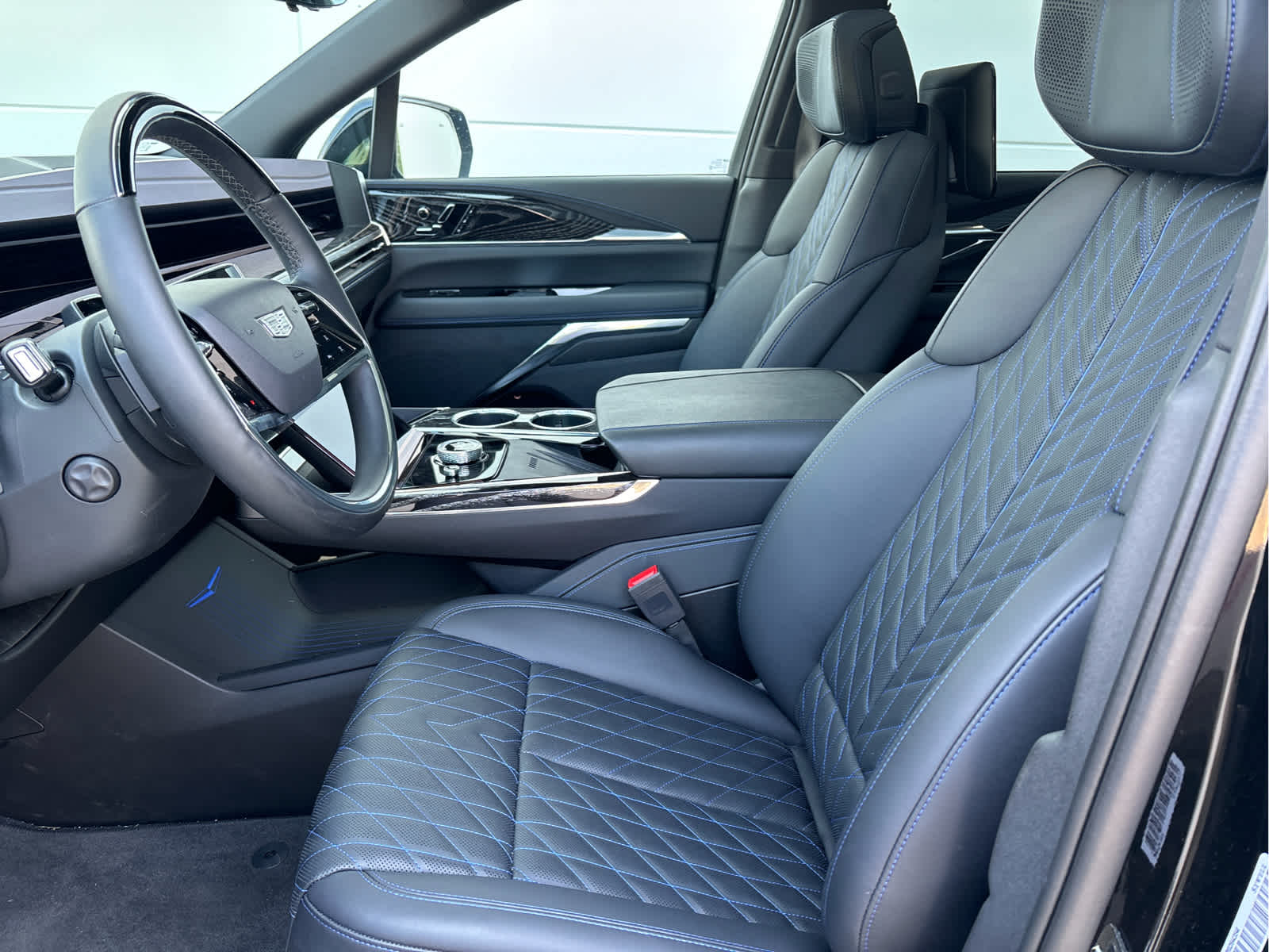 2025 Cadillac Escalade IQ Luxury photo 5
