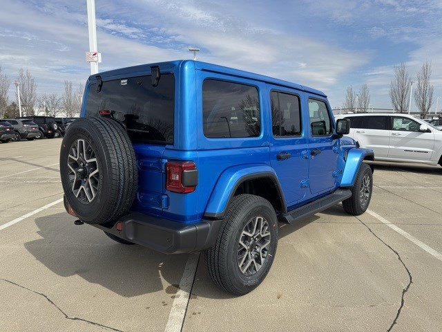 2025 Jeep Wrangler Sahara photo 2