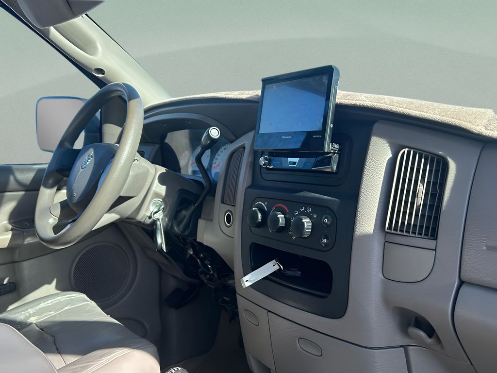 2004 Dodge Ram SLT photo 20