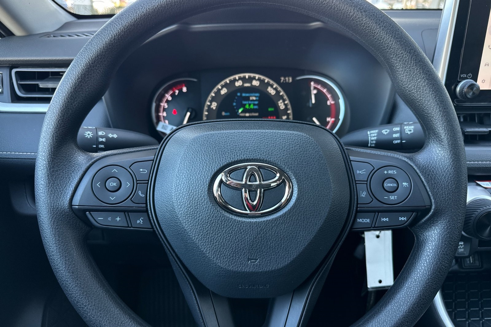 2025 Toyota RAV4 LE photo 22