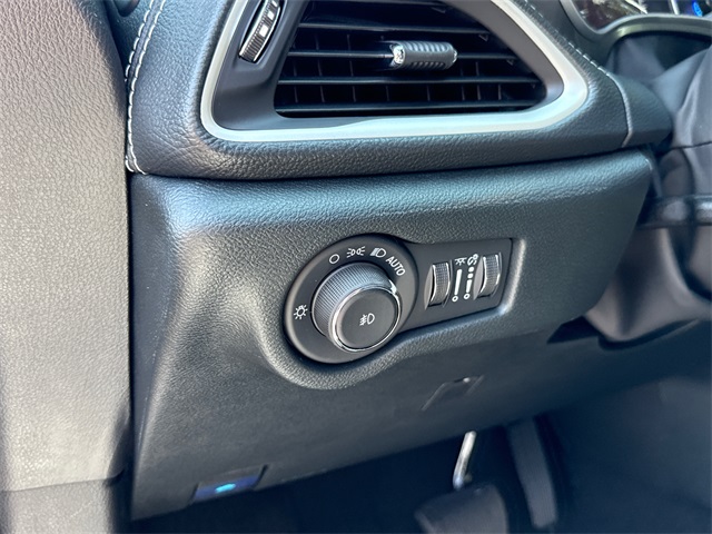 2026 Chrysler Pacifica photo 11