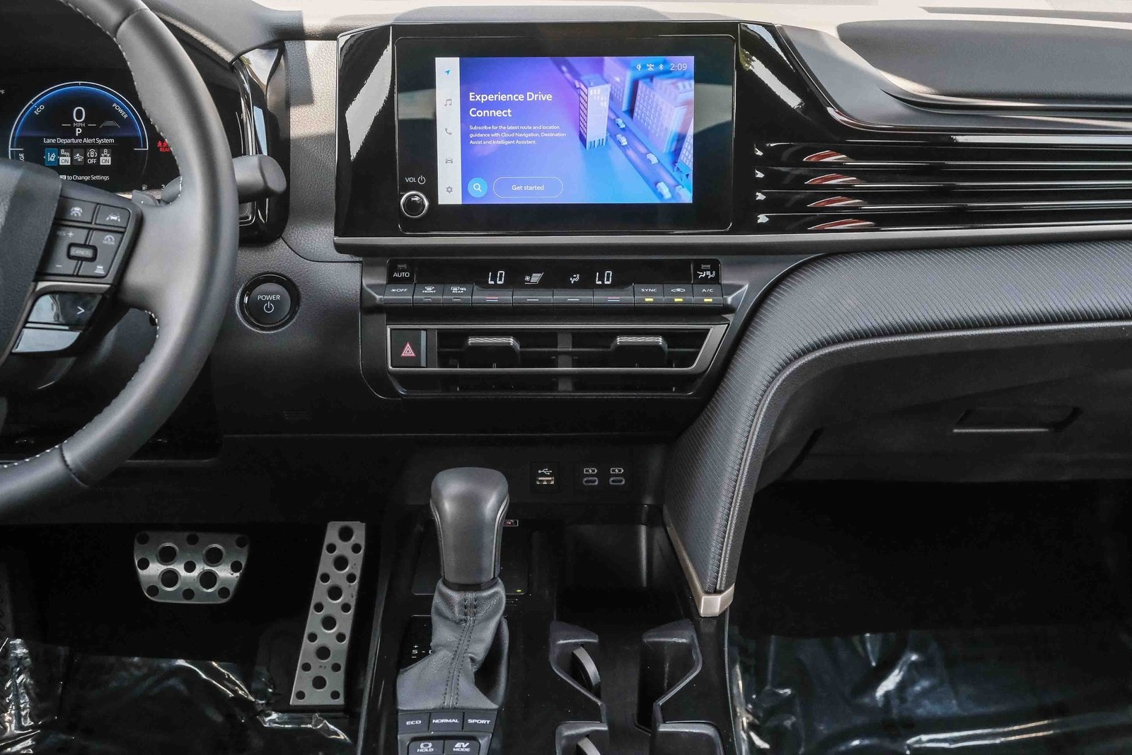 2025 Toyota Camry SE photo 14