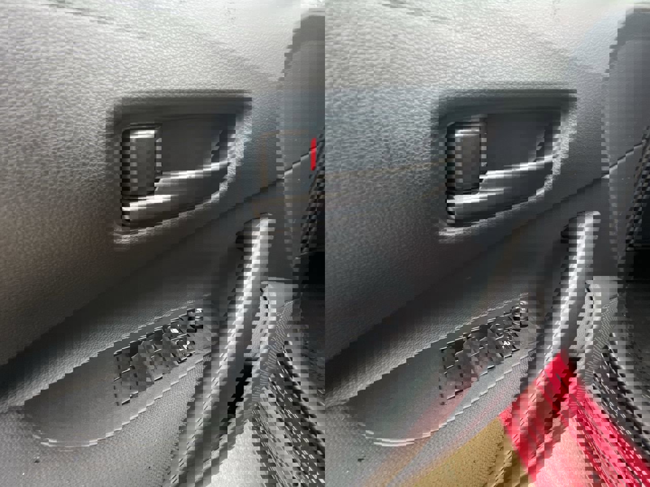 2025 Toyota Corolla LE photo 4