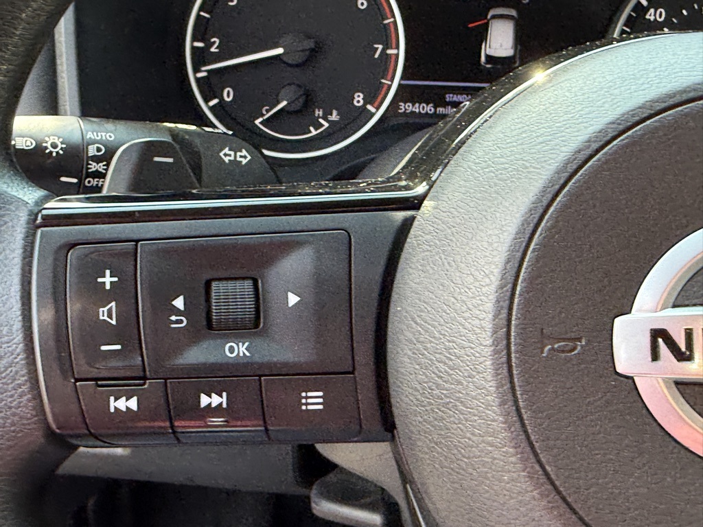 2021 Nissan Rogue SV photo 16