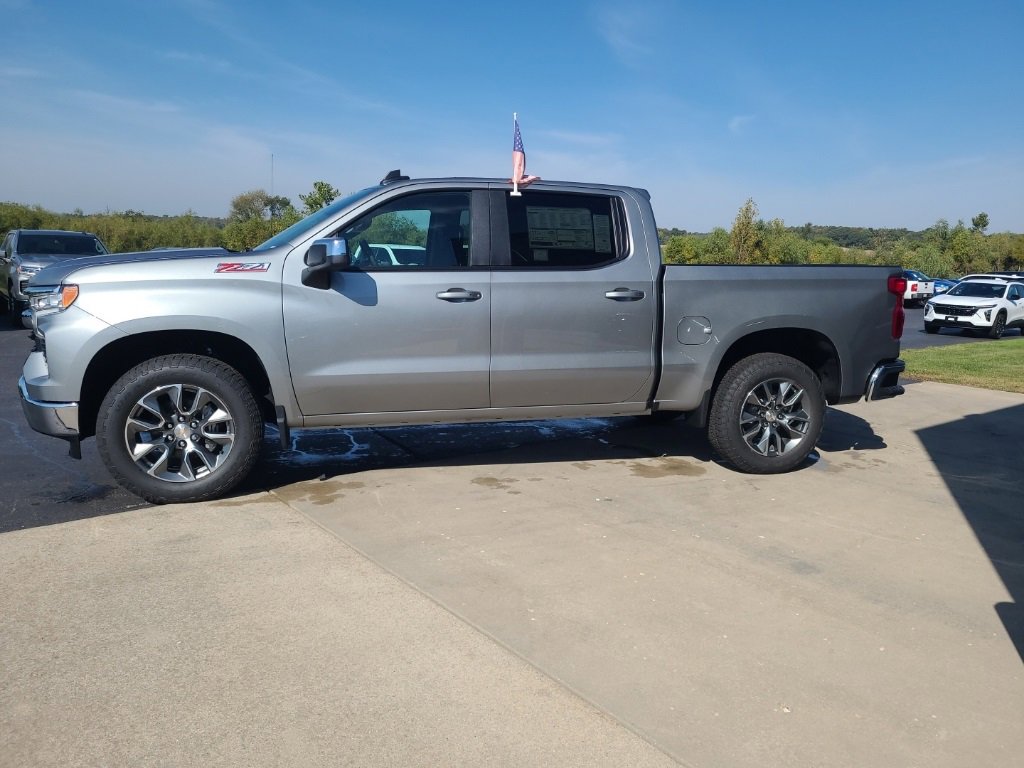 2026 Chevrolet Silverado 1500 LT photo 3