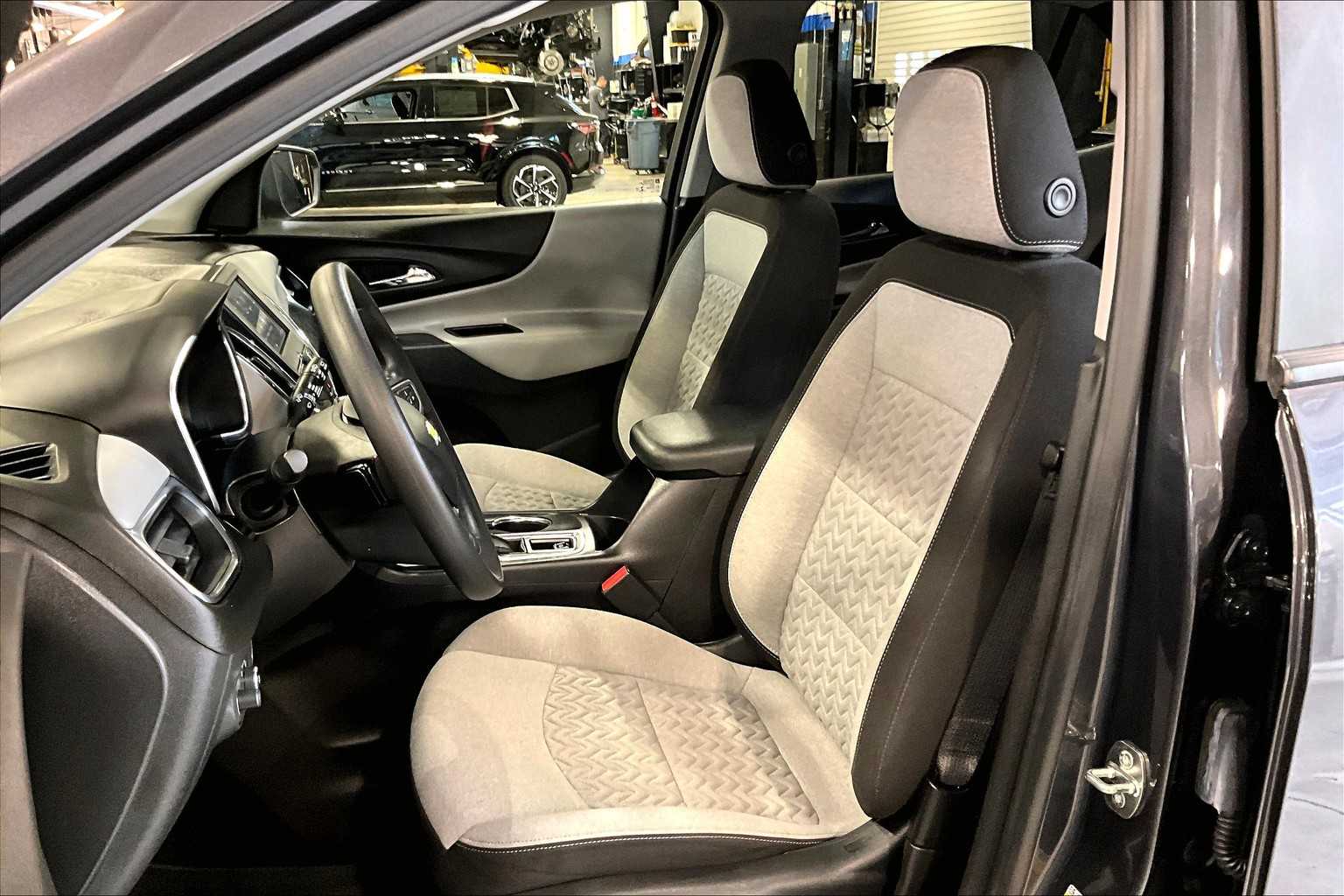 2022 Chevrolet Equinox LS photo 9