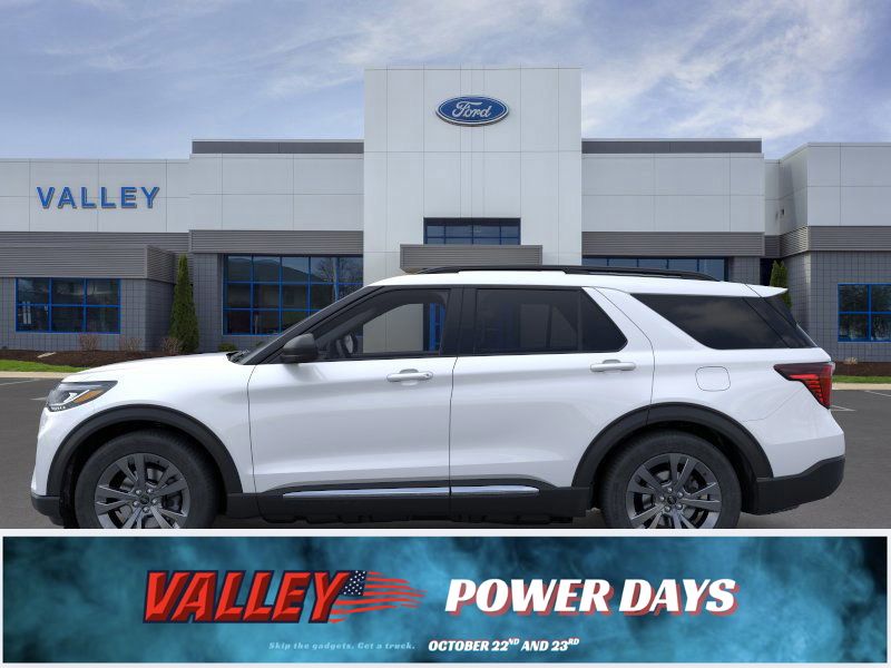 2025 Ford Explorer photo 3