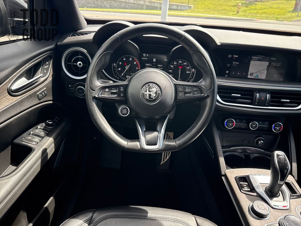 2022 Alfa Romeo Stelvio Ti photo 9