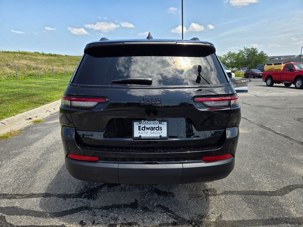 2025 Jeep Grand Cherokee Altitude photo 4