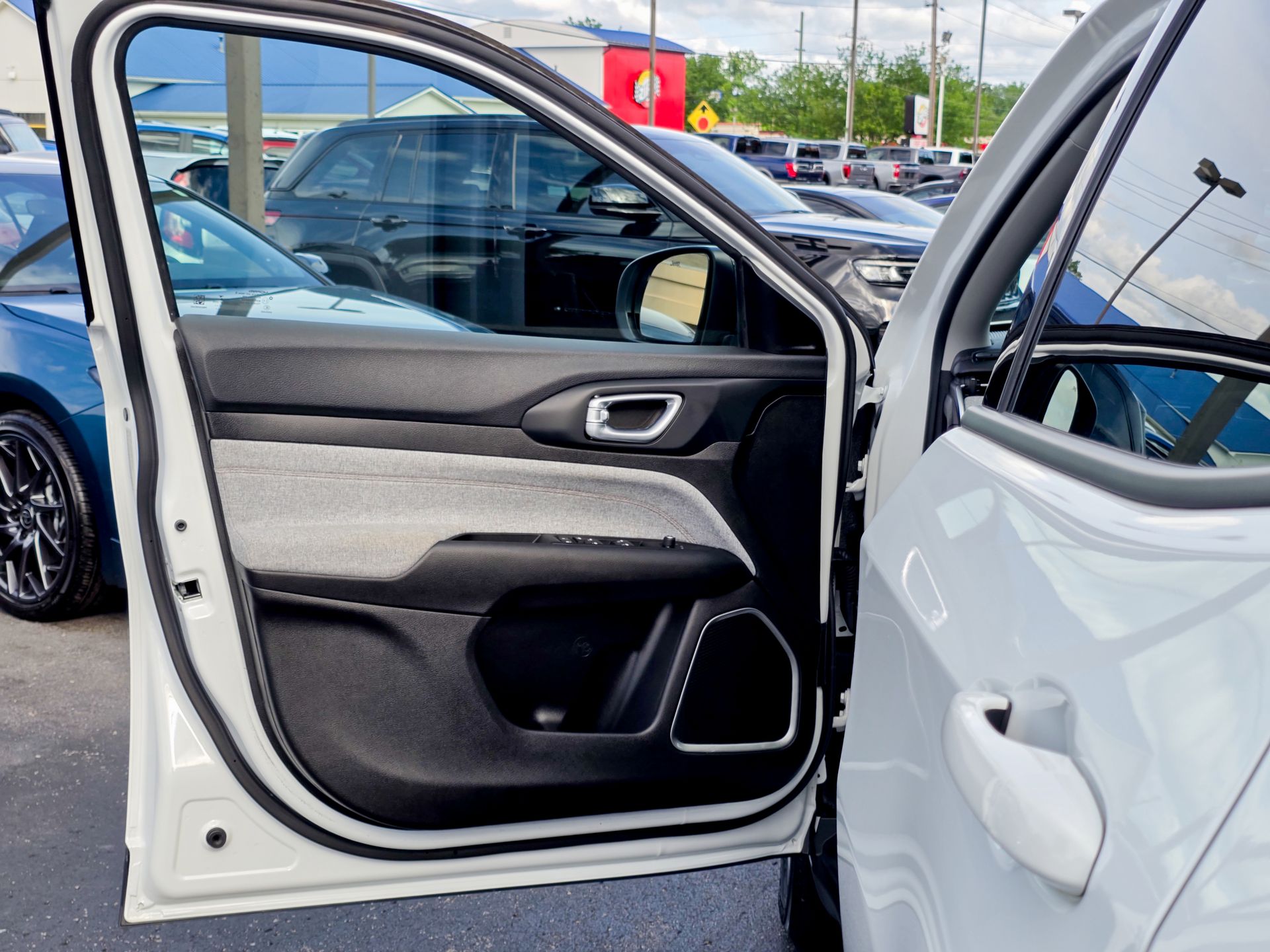 2022 Jeep Compass Latitude Lux photo 25
