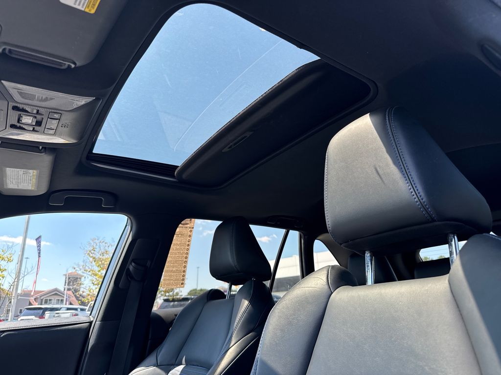 2019 Toyota RAV4 Hybrid XSE photo 22