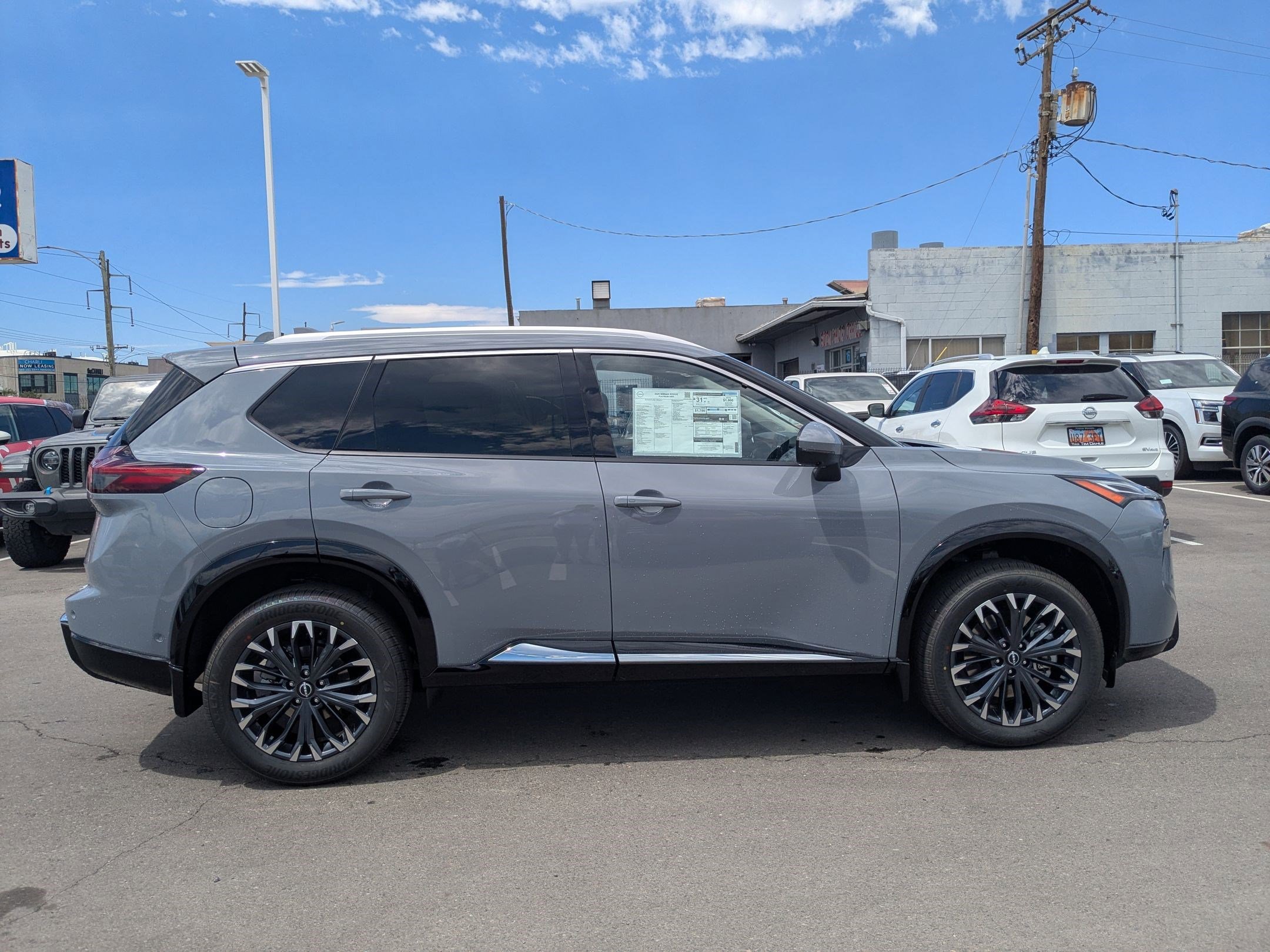 2025 Nissan Rogue Platinum photo 2