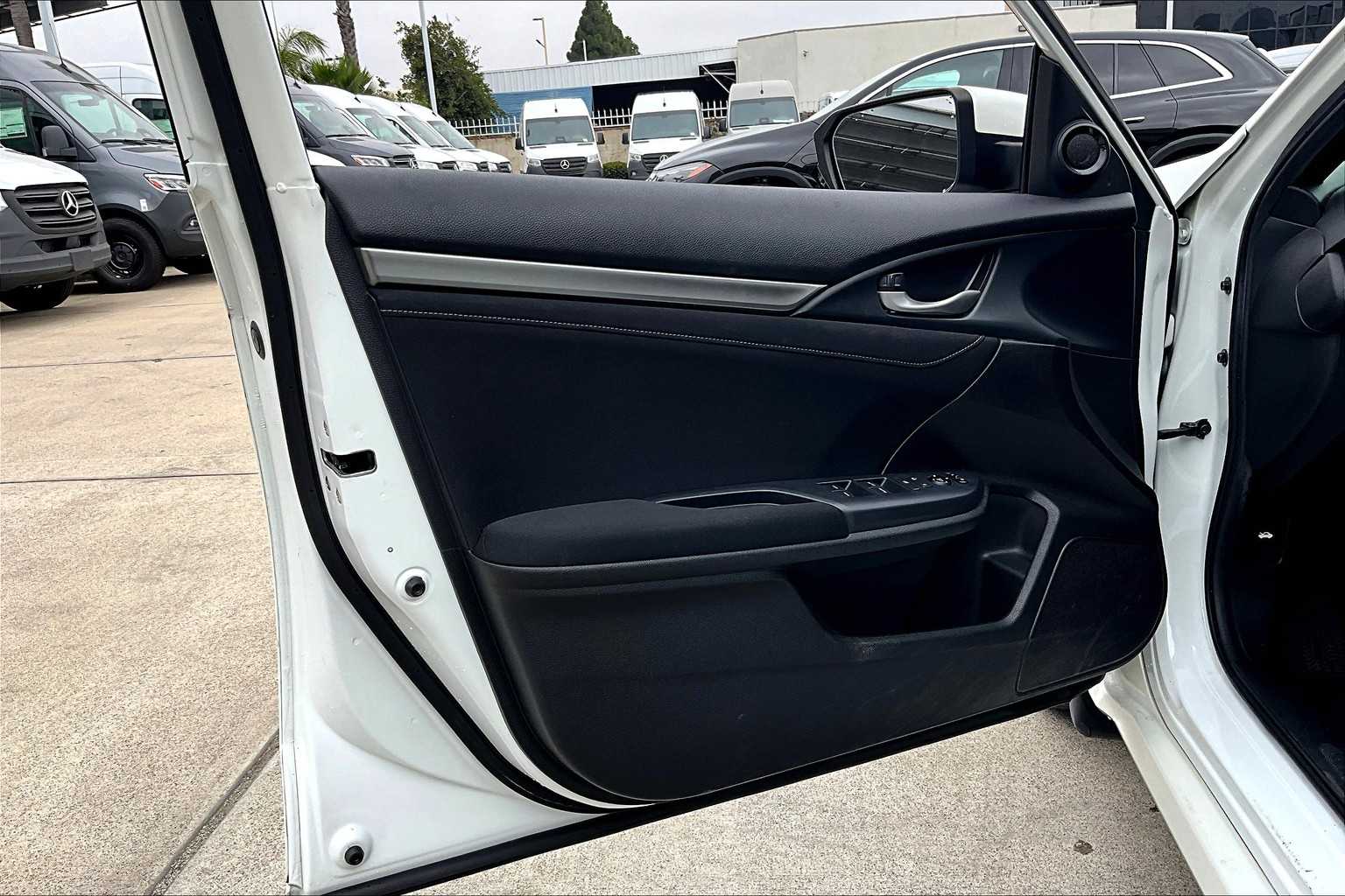 2019 Honda Civic Hatchback EX photo 21