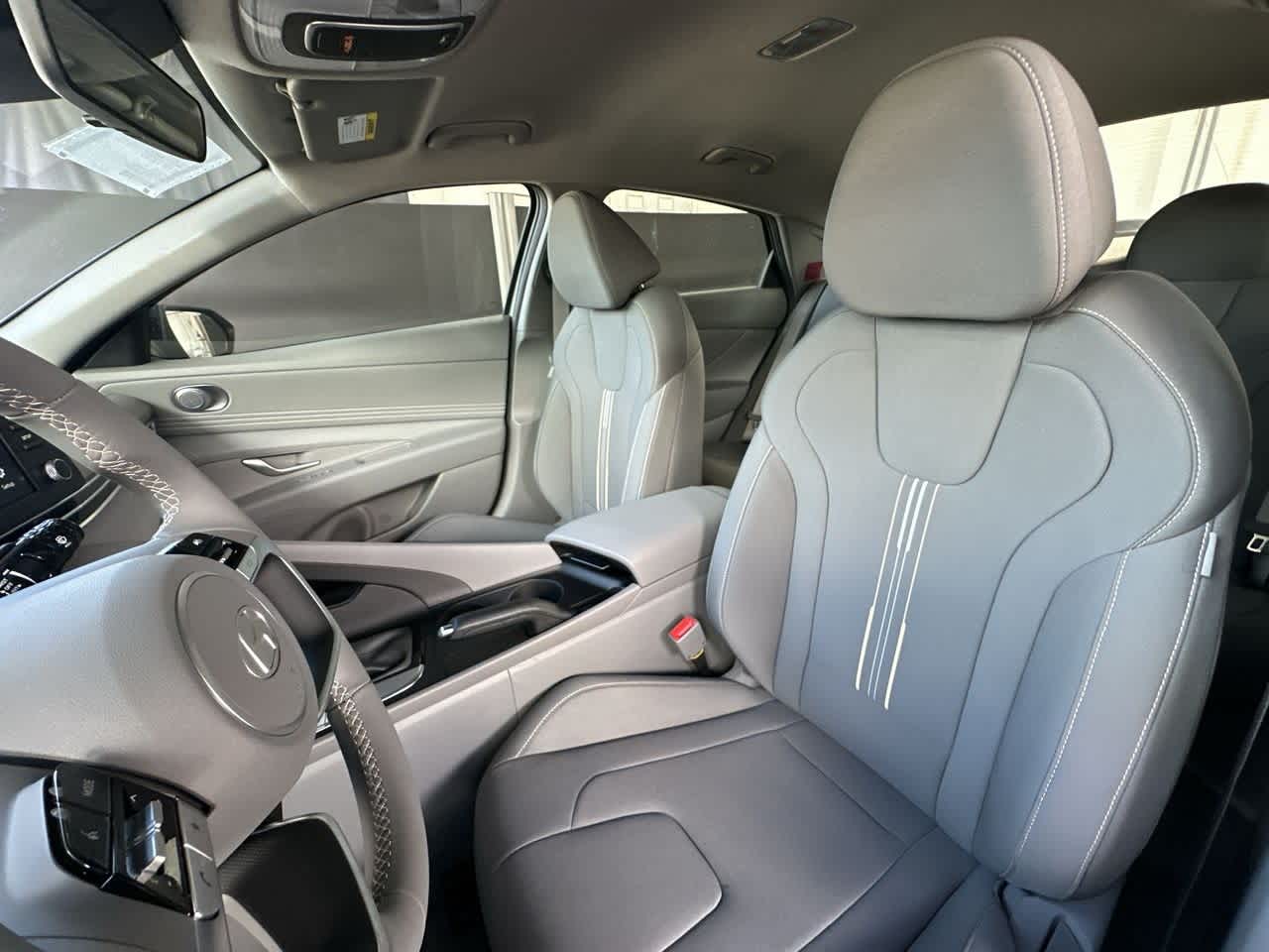 2025 Hyundai Elantra SEL Sport photo 8