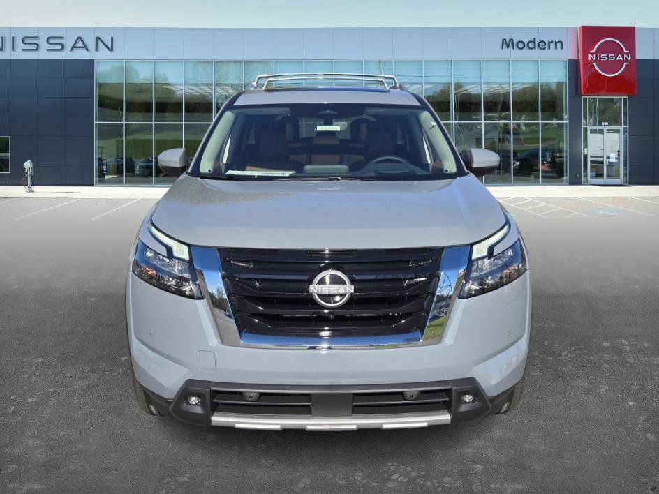 2025 Nissan Pathfinder Platinum photo 2