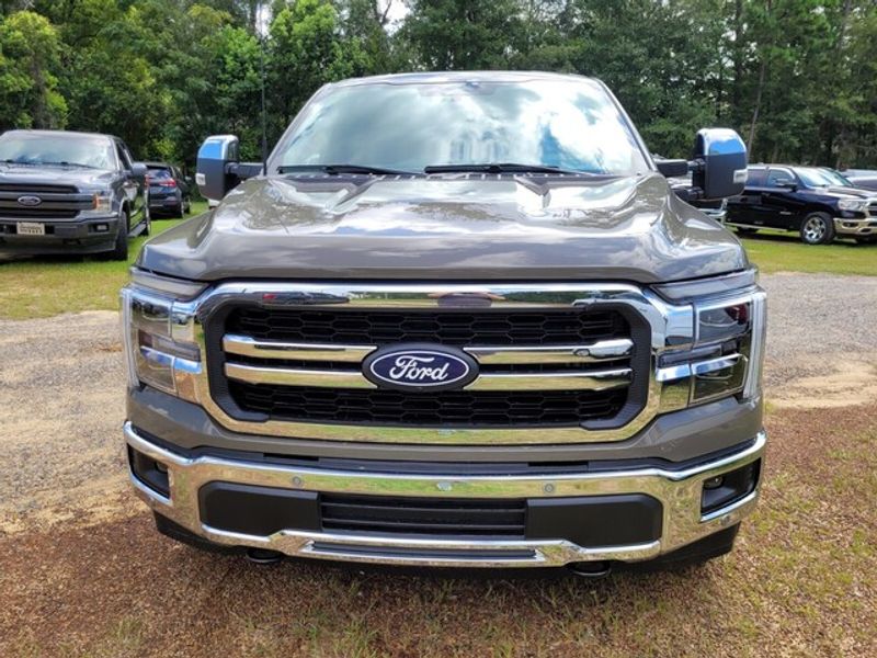 2025 Ford F-150 Lariat photo 2