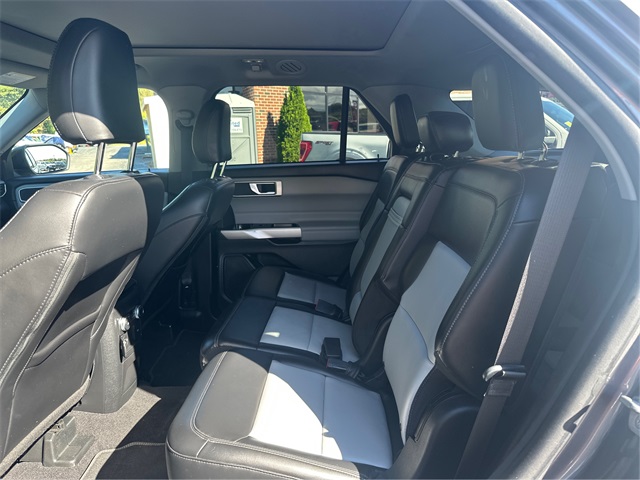 2022 Ford Explorer XLT photo 9