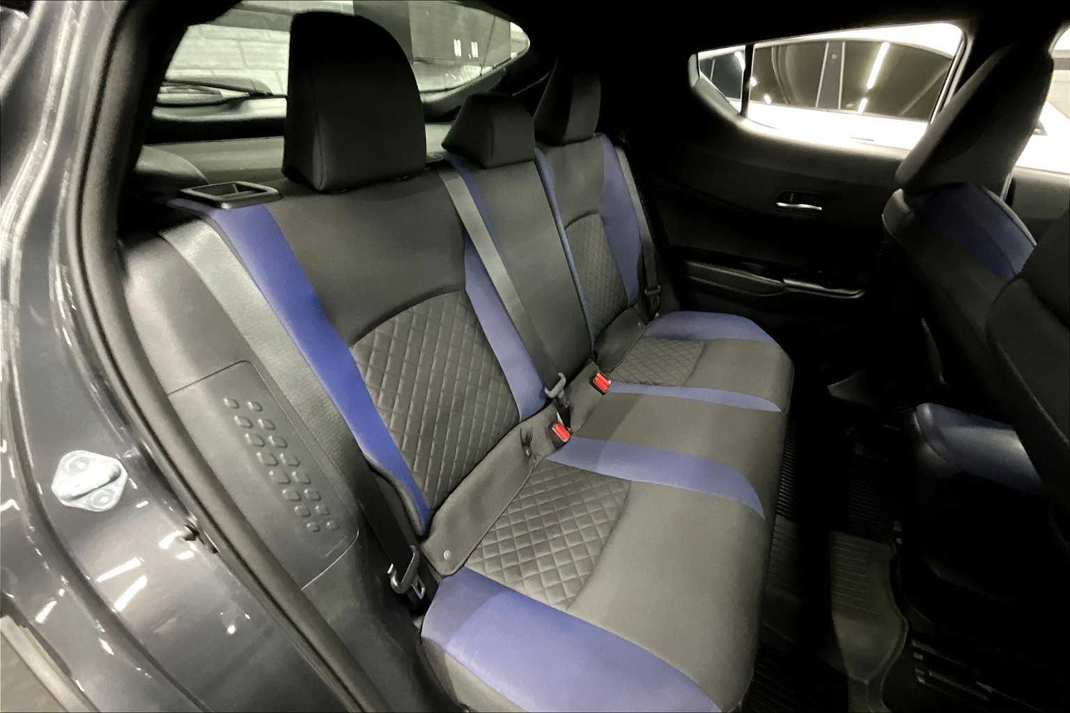 2022 Toyota C-HR XLE photo 20