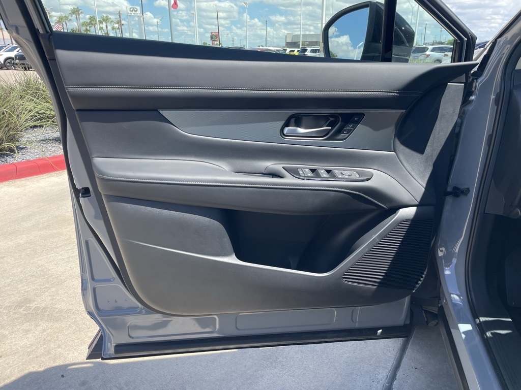2025 Nissan Murano SL photo 11