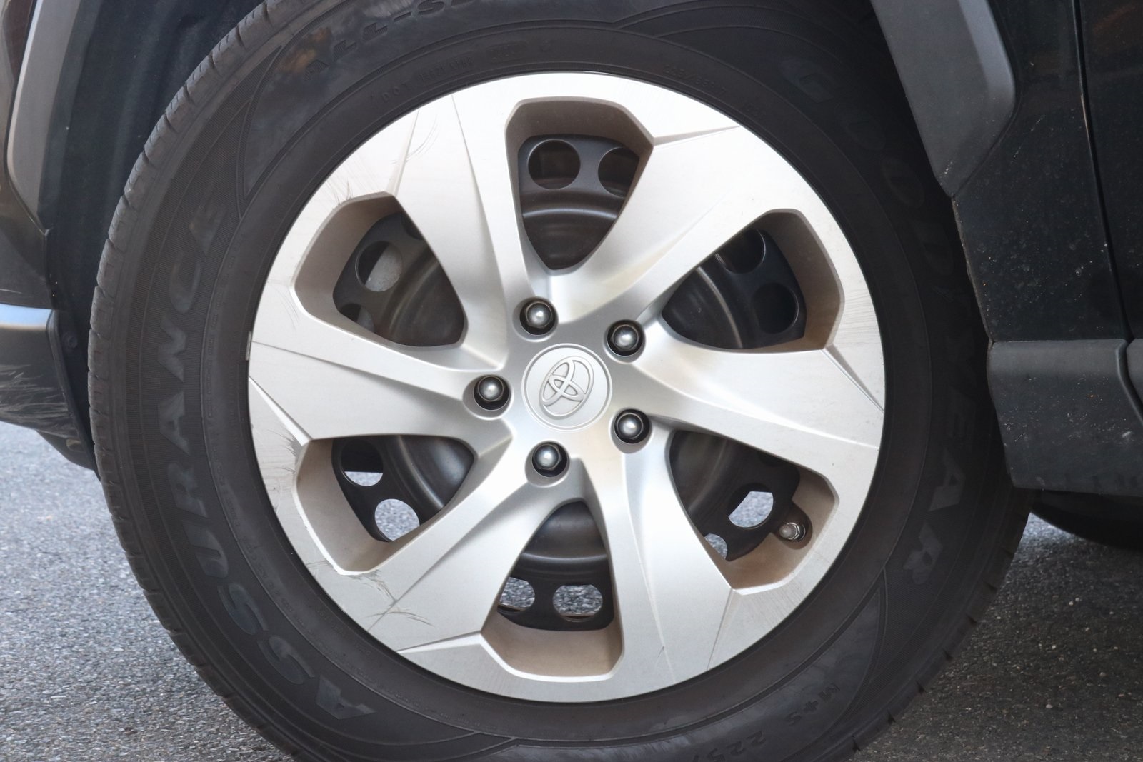 2021 Toyota RAV4 LE photo 14