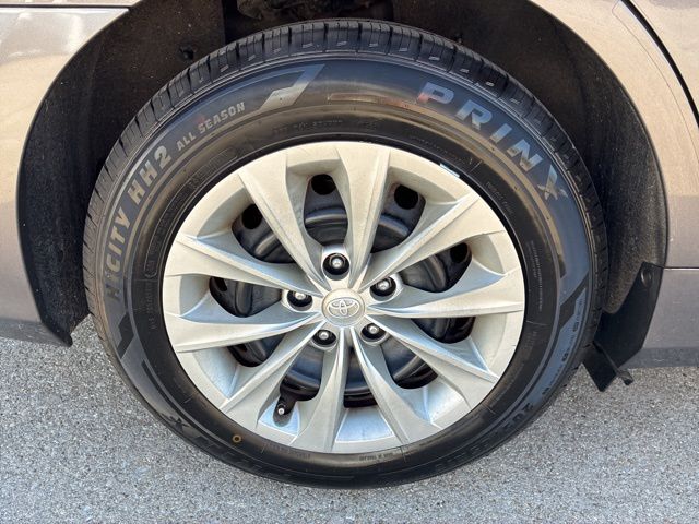 2017 Toyota Camry XLE XSE photo 12
