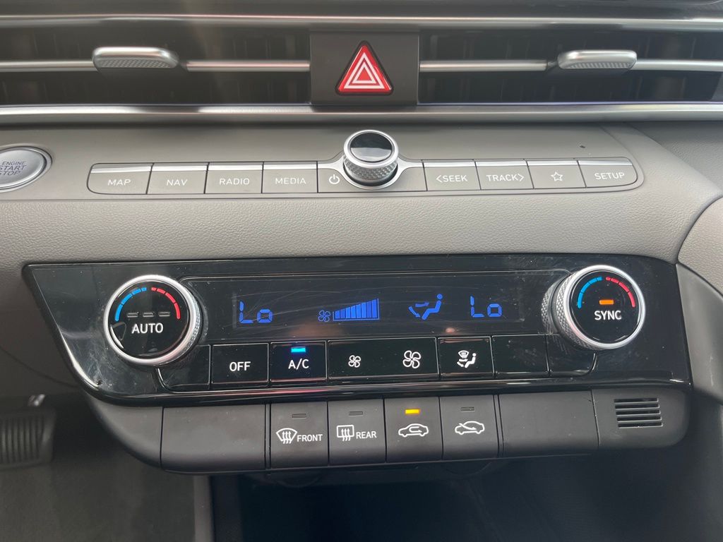 2024 Hyundai Elantra SEL photo 13