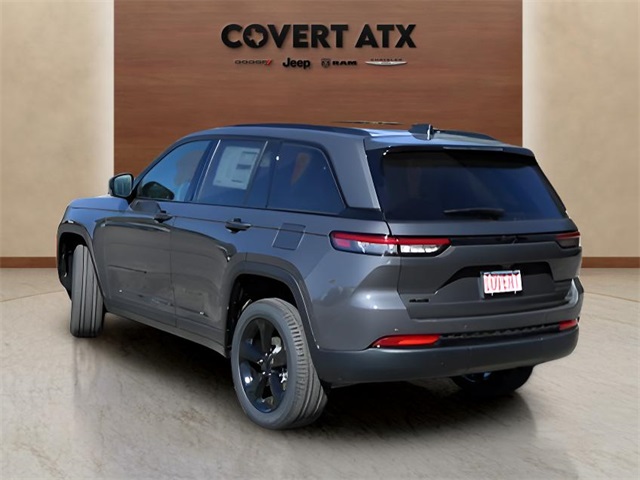 2025 Jeep Grand Cherokee Limited photo 3