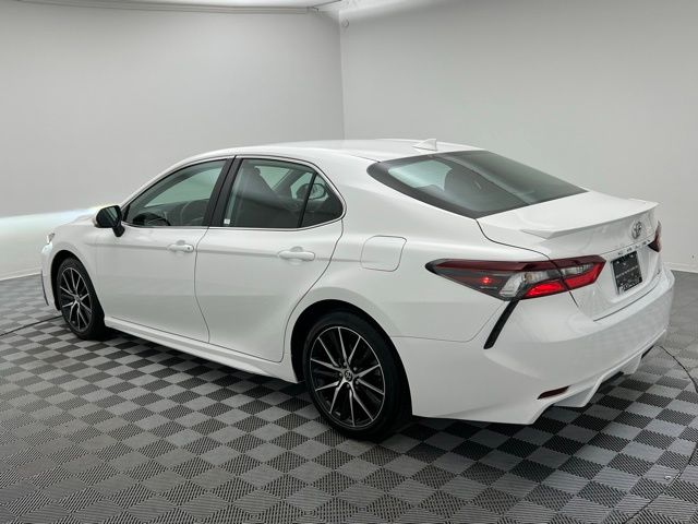 2024 Toyota Camry SE photo 4