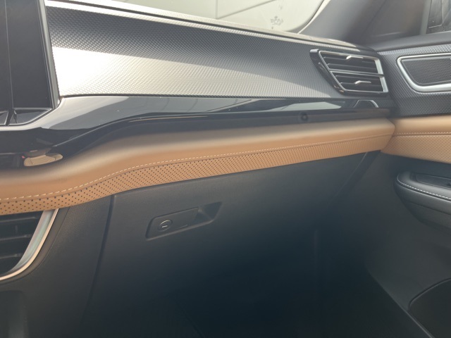 2025 Volkswagen Atlas Cross Sport SEL R-Line photo 44