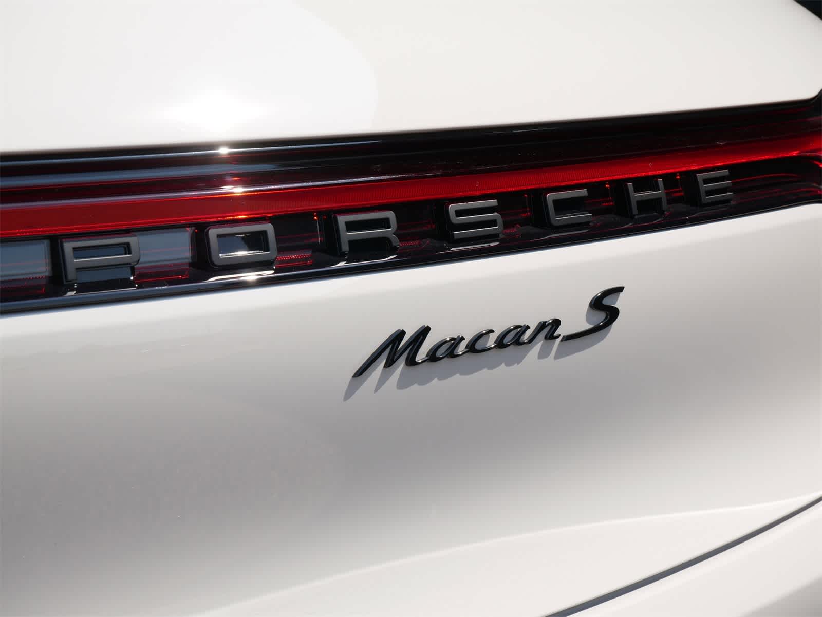 2025 Porsche Macan S photo 20