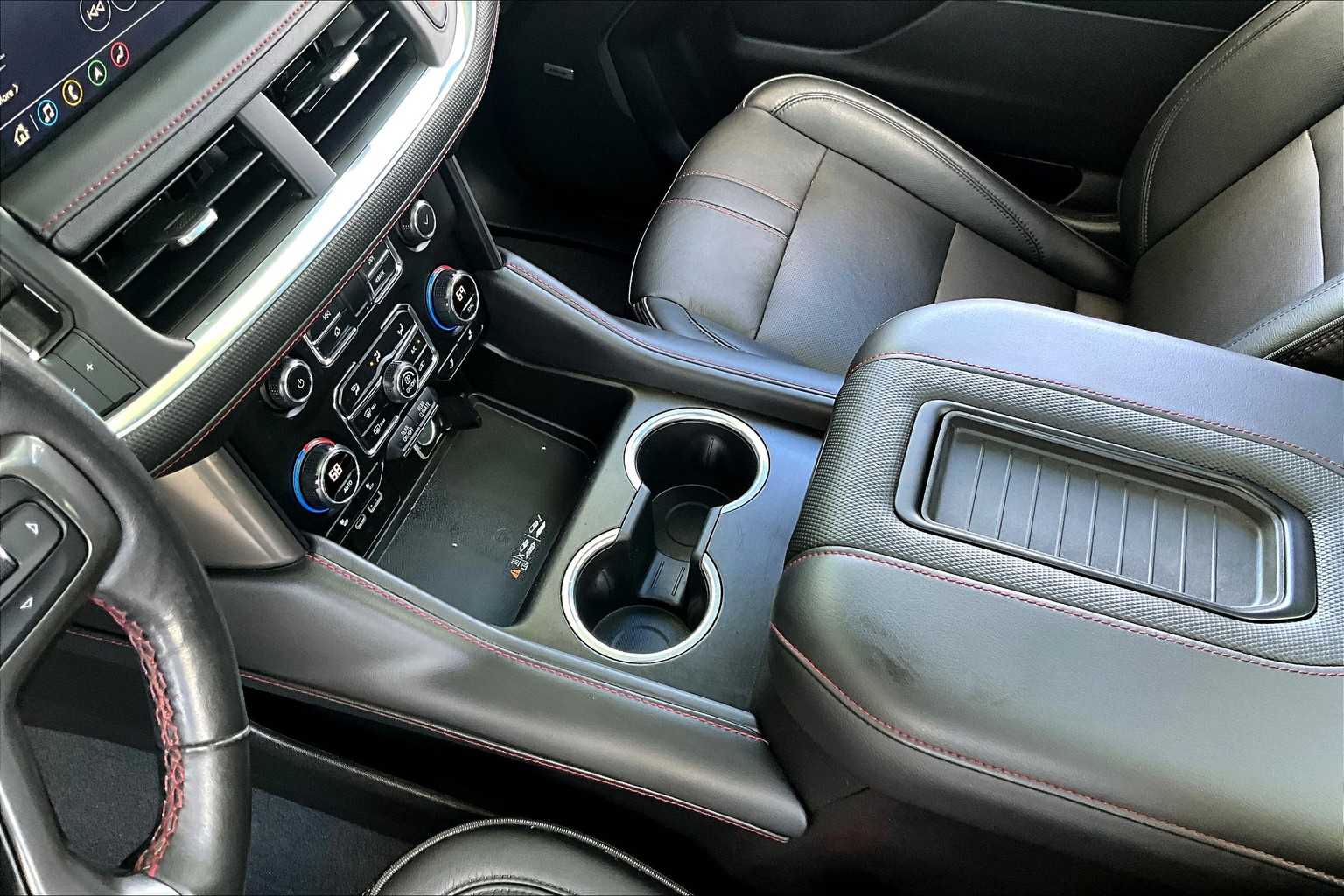 2021 Chevrolet Suburban RST photo 13