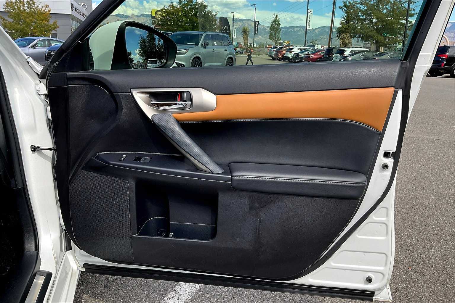 2014 Lexus CT 200h photo 19