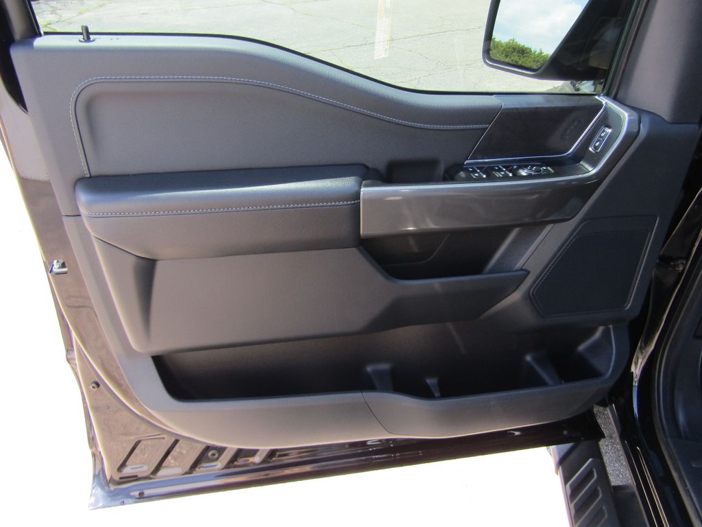 2023 Ford F-150 XLT photo 12