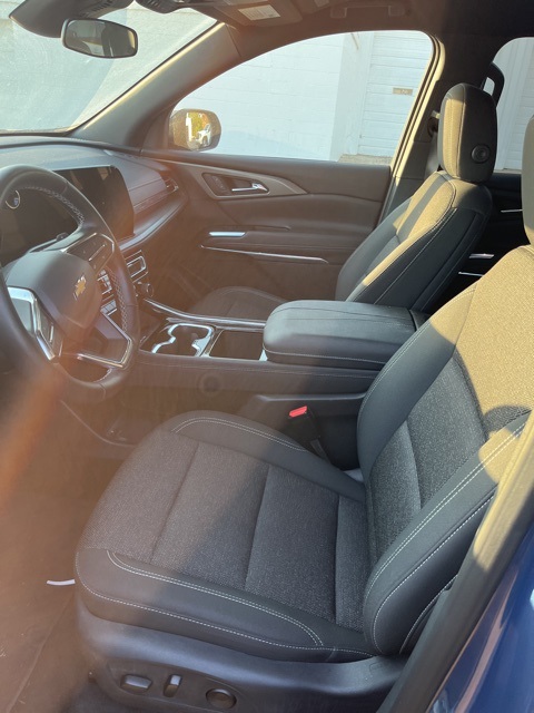 2025 Chevrolet Traverse photo 3