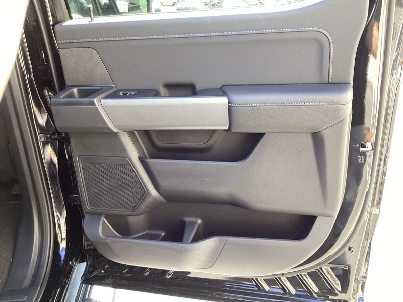 2025 Ford F-150 XLT photo 17