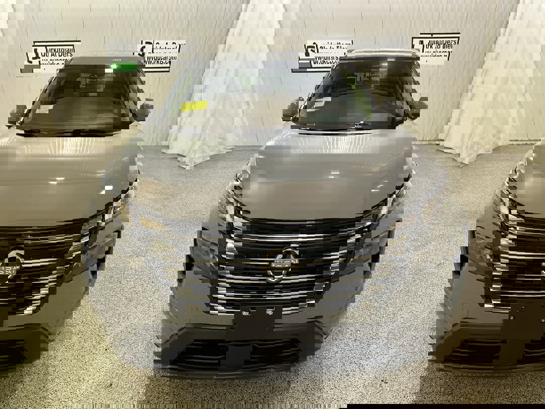 2026 Nissan Rogue SV photo 2