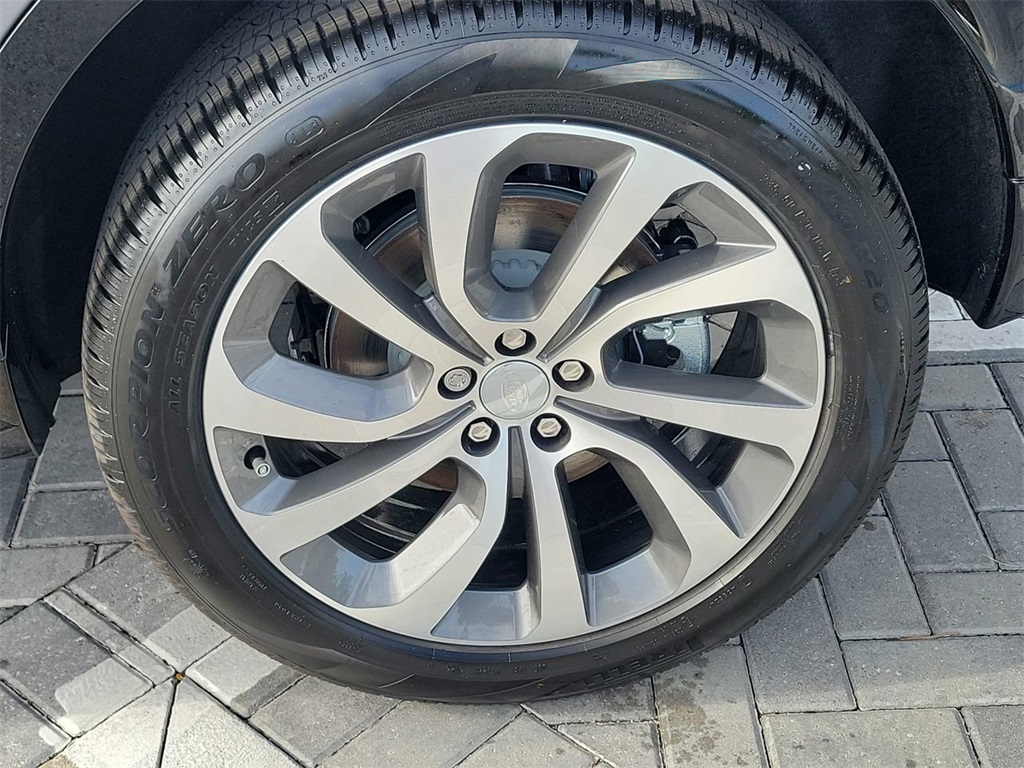 2025 Land Rover Discovery Sport SE photo 13