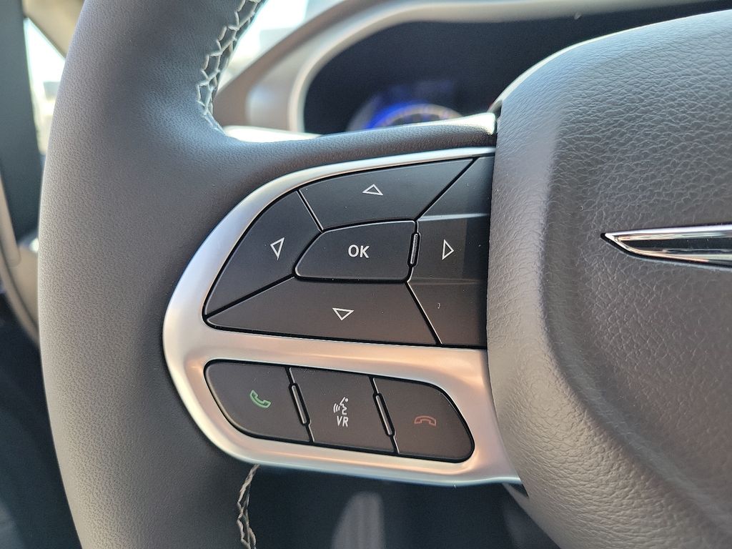 2025 Chrysler Voyager LX photo 4