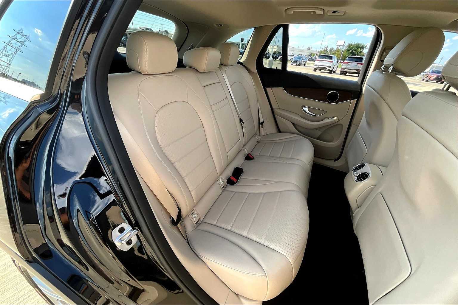 2022 Mercedes Benz GLC 300 photo 17
