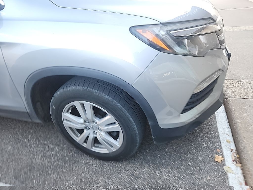 2018 Honda Pilot LX photo 2